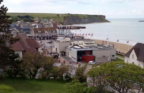 Le Pressoir, maison au calme, grand jardin, vue dégagée sur les champs, belle terrasse, 3 chambres, 2 sdb, 2 WC, parking privé, 5 kms de Bayeux et 7 kms plage d'Arromanches au coeur des plages du débarquement - Foto 44