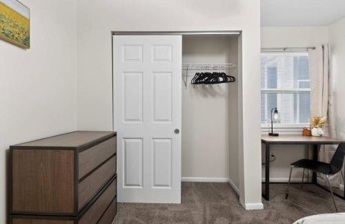 New Seasonal Comfort near USC and Riverwalk Trails - Foto 32