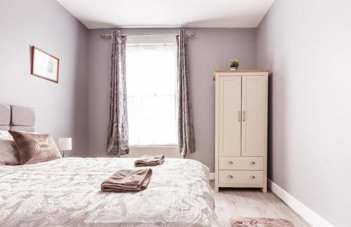 4 bedroom house, 2 Min Walk From Station - Photo 21