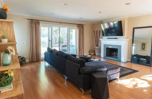 Beautiful Monterey Park Home With a View, Backyard and BBQ - Foto 33