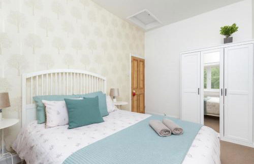 Calder Row by Alt-Stay Contractor Accommodation - 3 Bed Canal Side Contractor Home With Parking, Wi-Fi & Full Kitchen - Ideal For Long stays - Foto 6