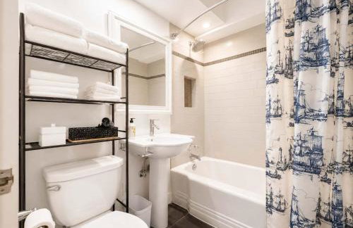 Colorful downtown condo, 2 bedrooms, king bed - Foto 5