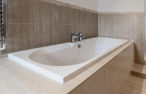 Modern 2 bed 2 Bath House in Sittingbourne by Splendid Stays - Photo 3