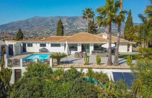 Amazing villa with panoramic views - Photo 1