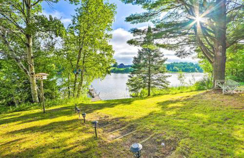 Riverfront Home with Dock about 6 Mi to Cheboygan! - Foto 27