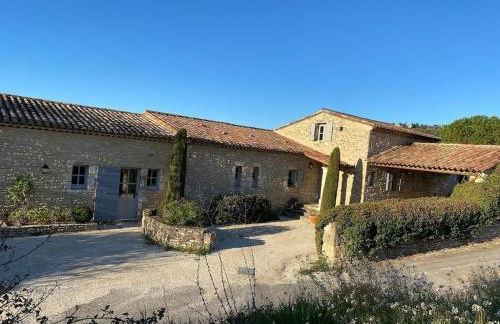 In Gordes, facing the entire Luberon Park a beautiful 5 bedrooms house - Photo 7