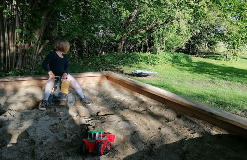5Sterne Ferienwohnung im Fachwerk mit Bergblick in Alleinlage und großem Garten, Infrarotkabine - Foto 30