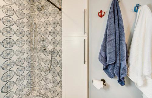 Canoes and Dock Waterfront Retreat on Lake Beulah! - Foto 13