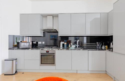 Tastefully Decorated 2BD Flat Near Queens Park - Foto 8