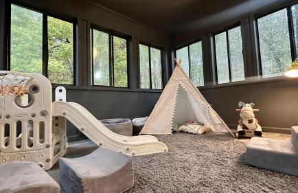 Poconos Modern Chalet I Hot Tub I Home Theater I Fenced Yard I Pet Friendly - Foto 39