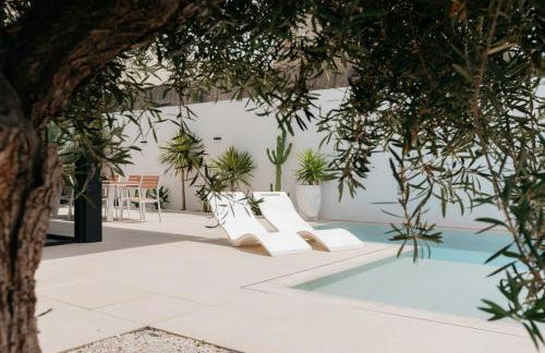 Grand Villa with Pool - Foto 17