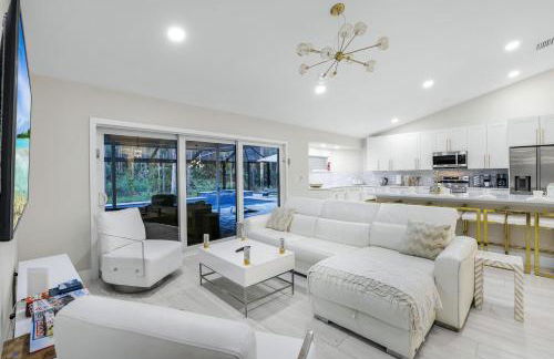 Lux Fam Private Resort Pool Spa, 2 Private Pickleball Courts, Basketball, Ping Pong Table, Mini Golf, Close To Beach & Dining Home Sleeps 8 - Photo 18