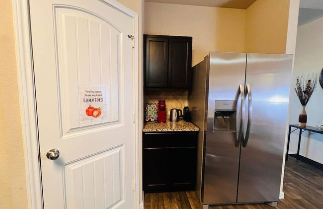 Spacious 4BR Home w Game Room Office Backyard - Foto 31