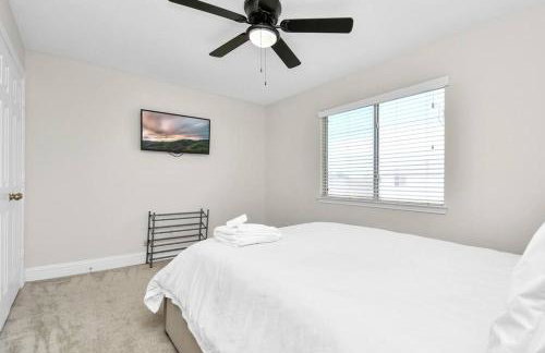 Tranquil 4-BR Oasis With Pool & Backyard Bliss! - Foto 20