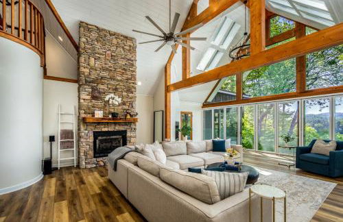 Stunning 4BR Retreat, Deck, Ping Pong, Near Marina - Foto 6