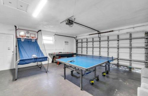 Hidden Gem 4 Bedroom Home with Private Pool & Game Room - Photo 9