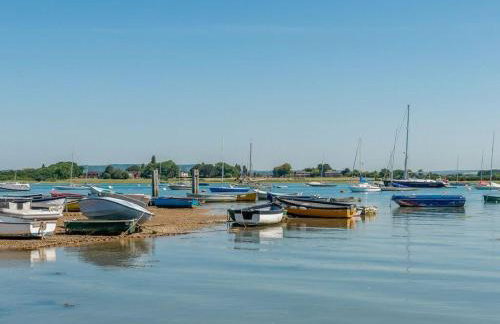 Superior House for 6 Near Beach w Parking Garden - Foto 76