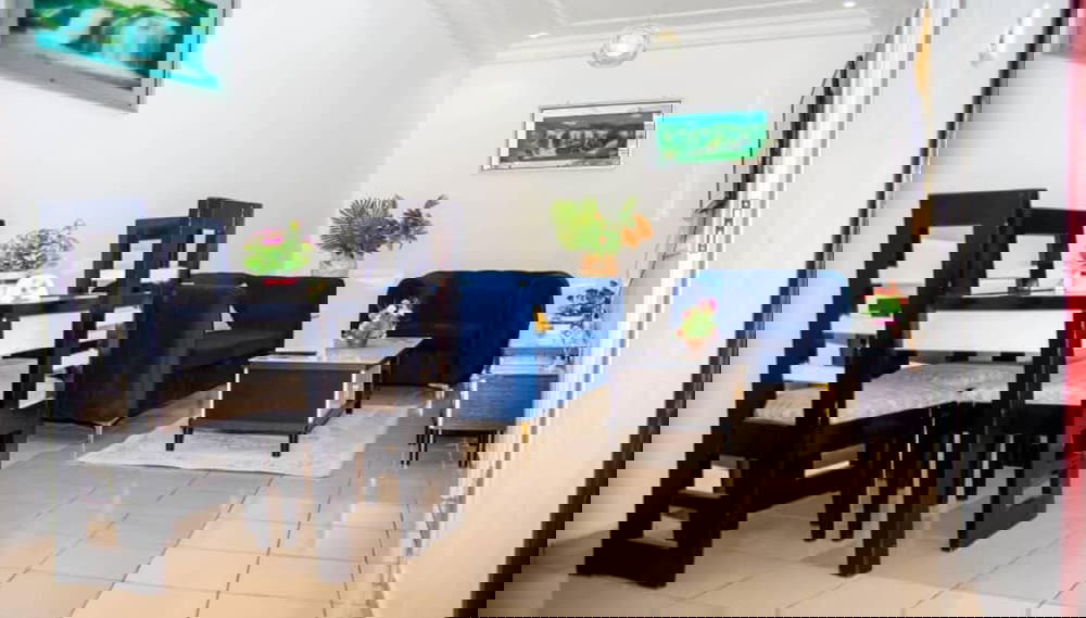 2 Bed Apt Sleeps 5 - Wifi, Parking, Balcony - Foto 1, Imagen principal