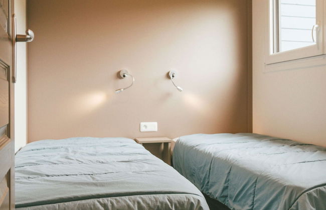 Modernly Furnished Cottage With Beautiful Terrace by a Lake - Foto 9