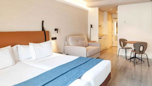 Suites Viena Plaza de España - Photo 2