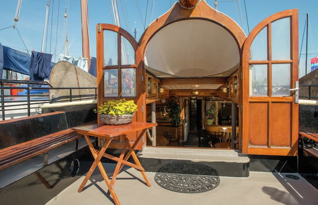 Boat in Leiden Near City Center & Museums - Foto 20