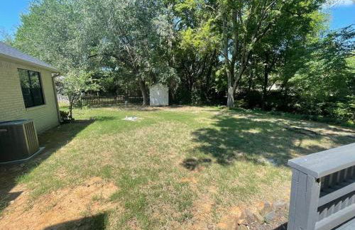 Fayetteville Retreat - Centrally located - Next to Washington Regional Hospital - Photo 25