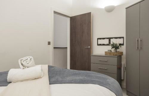 Exclusive Penthouse- 85 Inch Huge TV - Foto 17