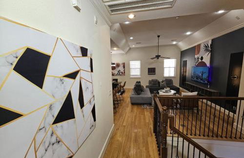 Galleria Comfort 3BR King Bed Private Jacuzzi and Garage - Foto 32