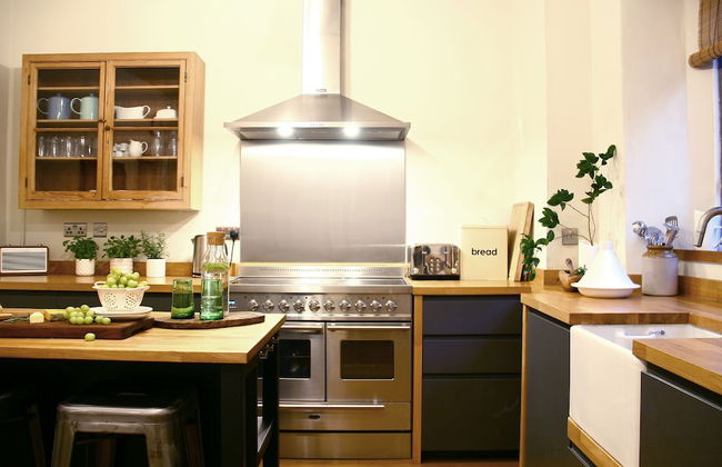 Beautiful 6-bed - Sleeps 12 - Stunning Views - Photo 13