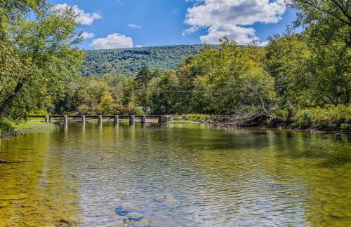 Chesnutt Cabin - Riverfront, Fire Pit, Game Room, Wifi, Screen Porch, View, King Bed - Foto 42