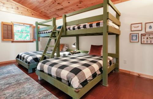 Lakefront Lodge with King Beds and Game Lounge - Foto 19