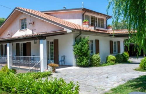 Villa Glicine Casa Vacanze con Piscina e Camino ad Apecchio, Marche - Foto 5