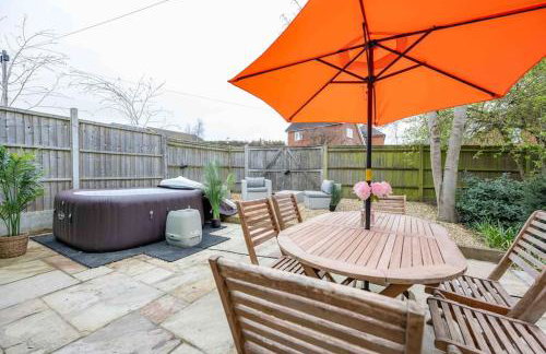 The Lymington Hub Slps 13 hot tub/chef/spa - Photo 45