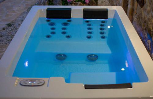 Pamelas House with Jacuzzi - Photo 17