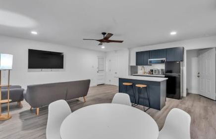 6 Bedroom with Guest House Walk to Lake & Shops - Foto 51