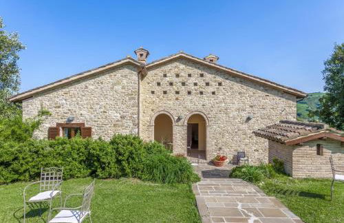 Beautiful Villa in Belforte All'isauro With Swimming Pool - Foto 2