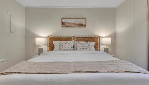 Beachy 3BD Bungalow One Block from Scenic Walkway - Foto 5