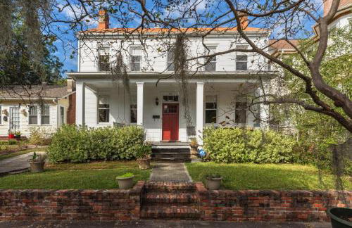 Historic 1897 Bill Murray House, DT Charm, Game Room and Parking - Foto 9