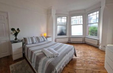 1 Bed Flat - Sleeps 2 - Pets - Parking - Wifi - Foto 1