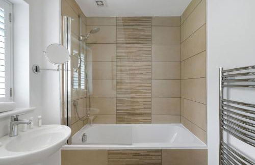 The Little Hawthorns - Photo 23