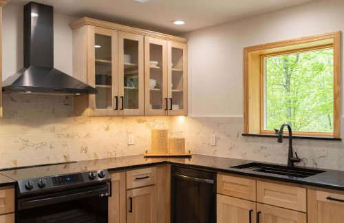 Modern Catskills Retreat with Creek & Fire Pit - Foto 8