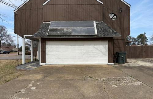 Stylish Remodeled 23 Large beds Near Elvis Presley - Foto 28