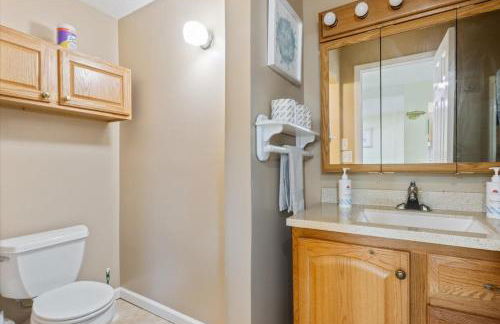 Lakefront Escape, Sunrise Views, Boat Slip & Community Dock Access - Foto 31