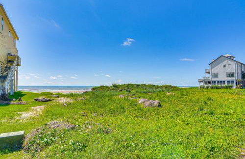 Walk to Beach Home with 2 Decks in Galveston! - Foto 33