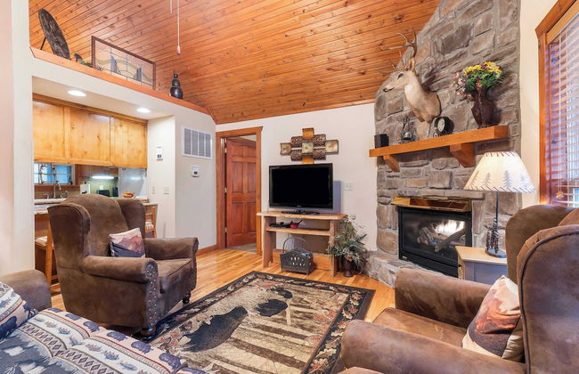 Creekside - 2 BDR Resort Cabin in Epic Location! - Photo 8