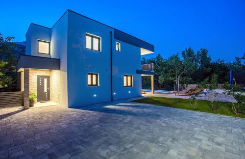 Villa Zora -luxurious villa with heated pool, sauna, 4 bedrooms, 10 persons max - Photo 40