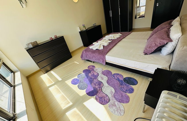 Central Art Apartment in Bansko With Mountain View - Photo 4
