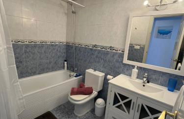 Ático con Vistas al Mar y con Piscina frente a Castillo Sohail - Photo 6