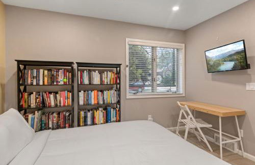 Heart of Cherry Creek Group Retreat Hot Tub - Foto 38