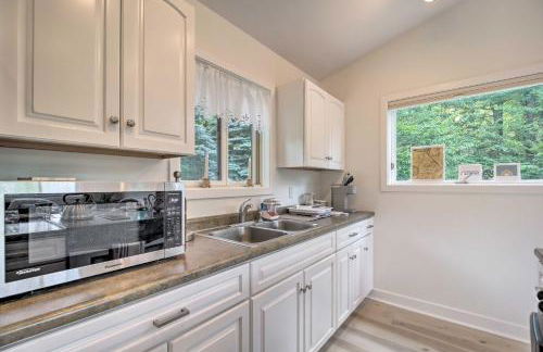 Airy and Bright Hideaway Near Smugglers Notch! - Foto 12